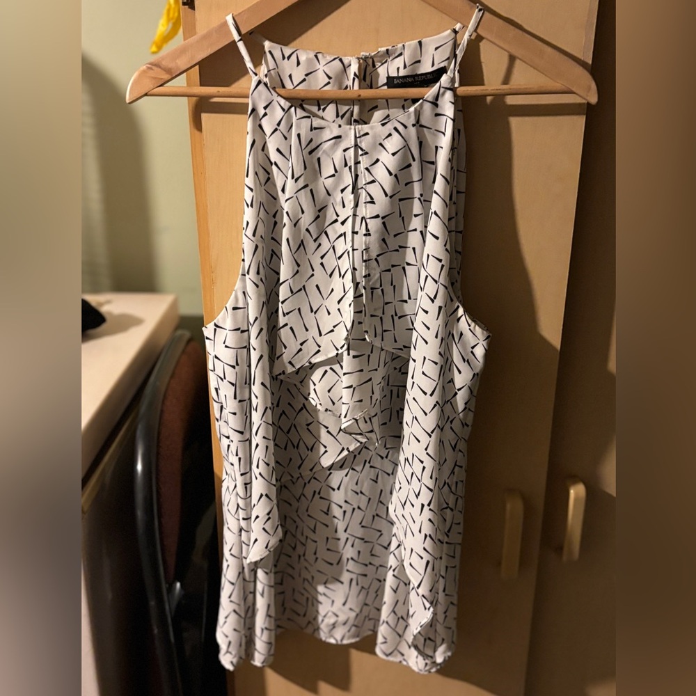 Banana Republic Lg Black and White Patterned Sleeveless Top